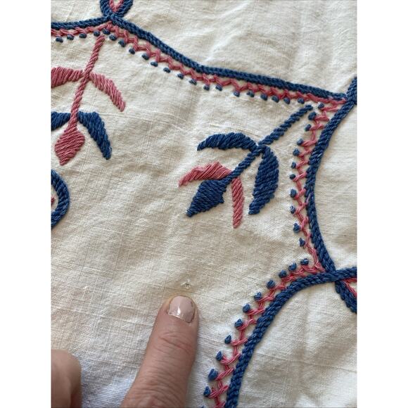 Vtg 50s Traditional Crewel Work Hand Embroidered Floral Tassels Bedspread 81x92 - Picture 11 of 16